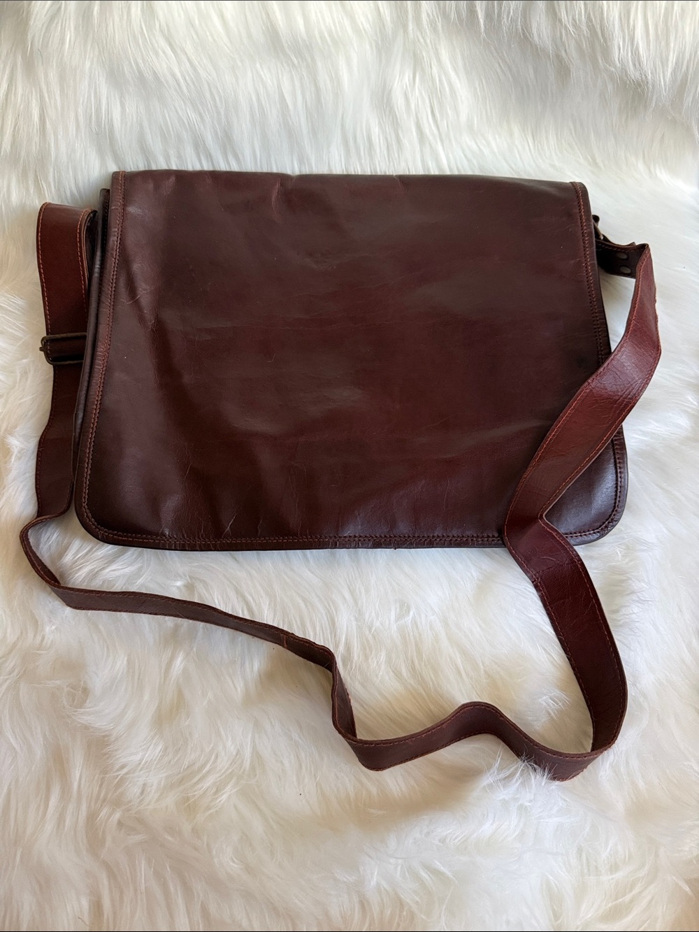 Kodiak Leather Messenger laptop case